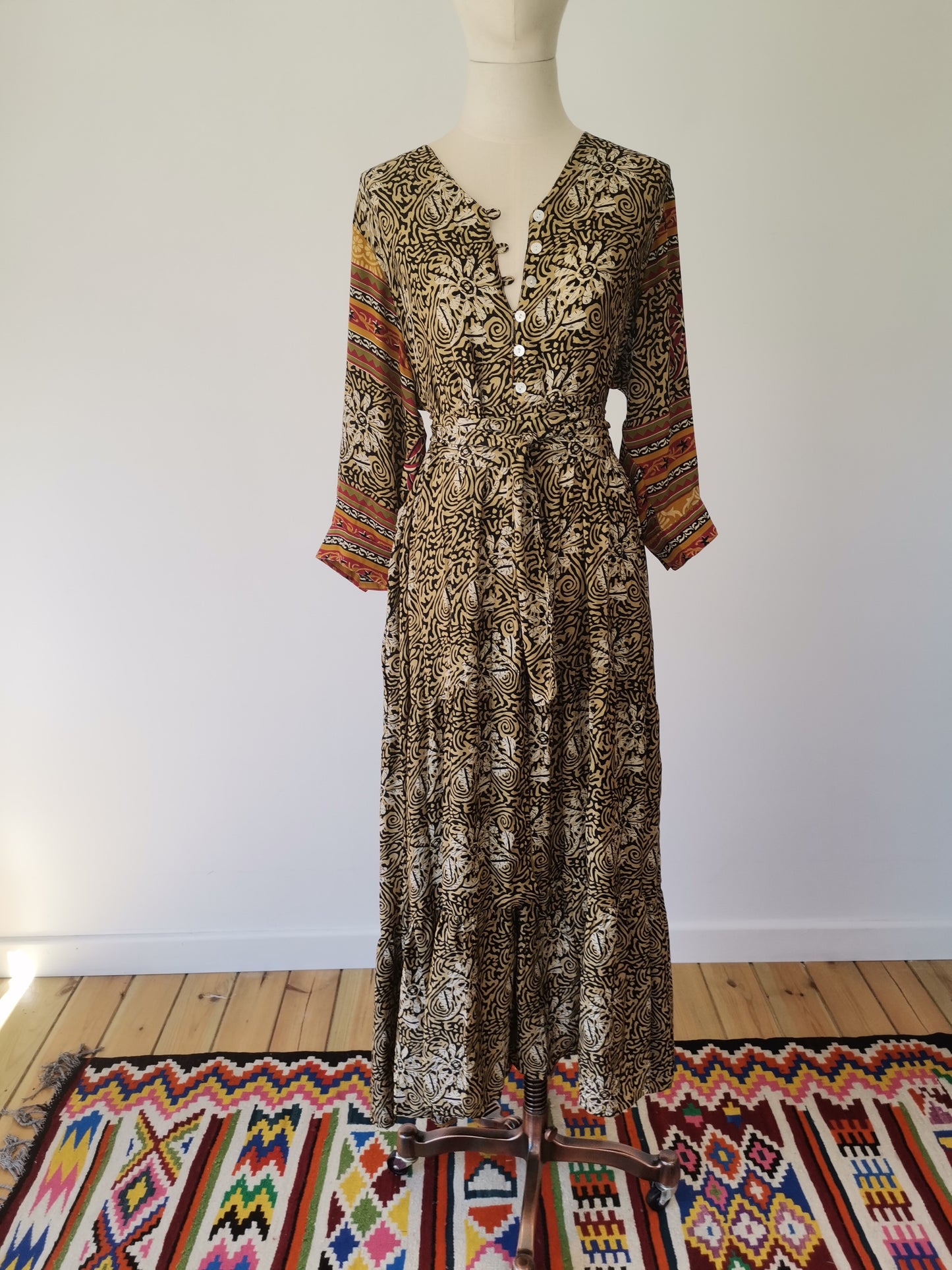 Prairie V-neck Silk Dress XL - 037