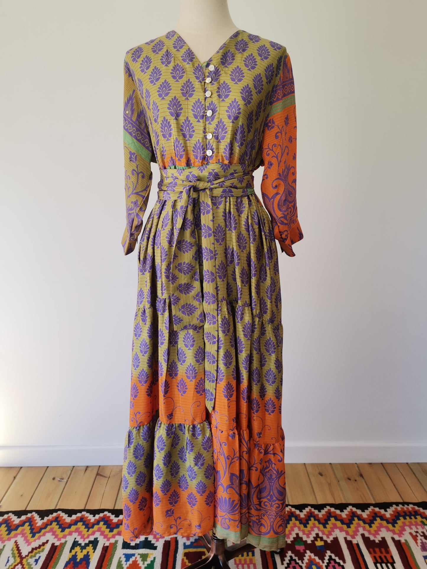 Prairie V-neck Silk Dress L - 035