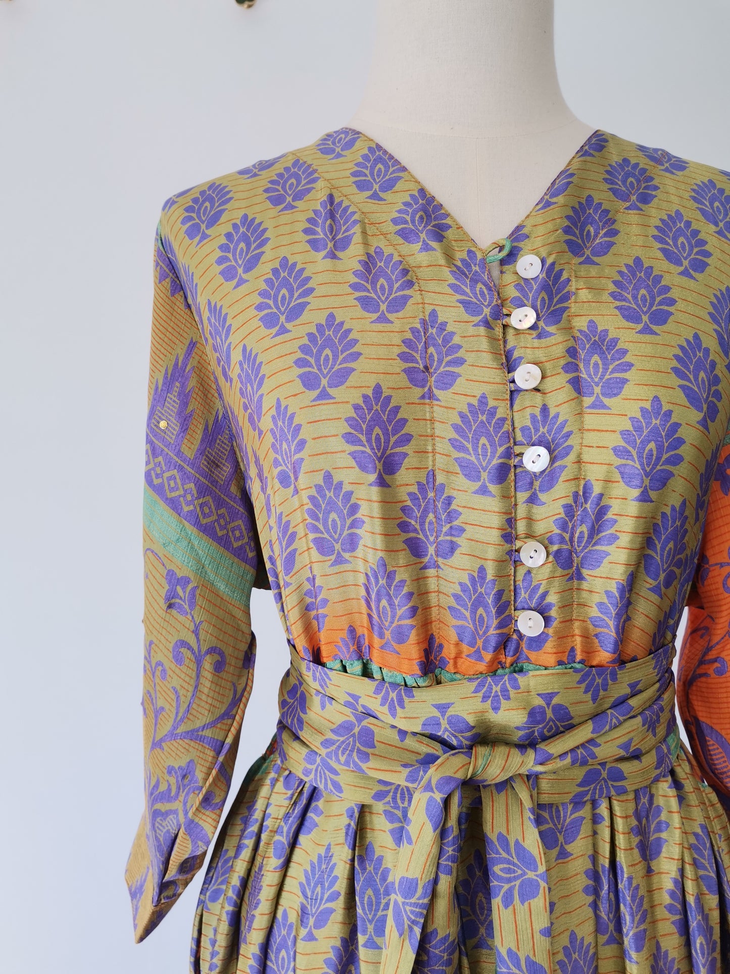 Prairie V-neck Silk Dress L - 035