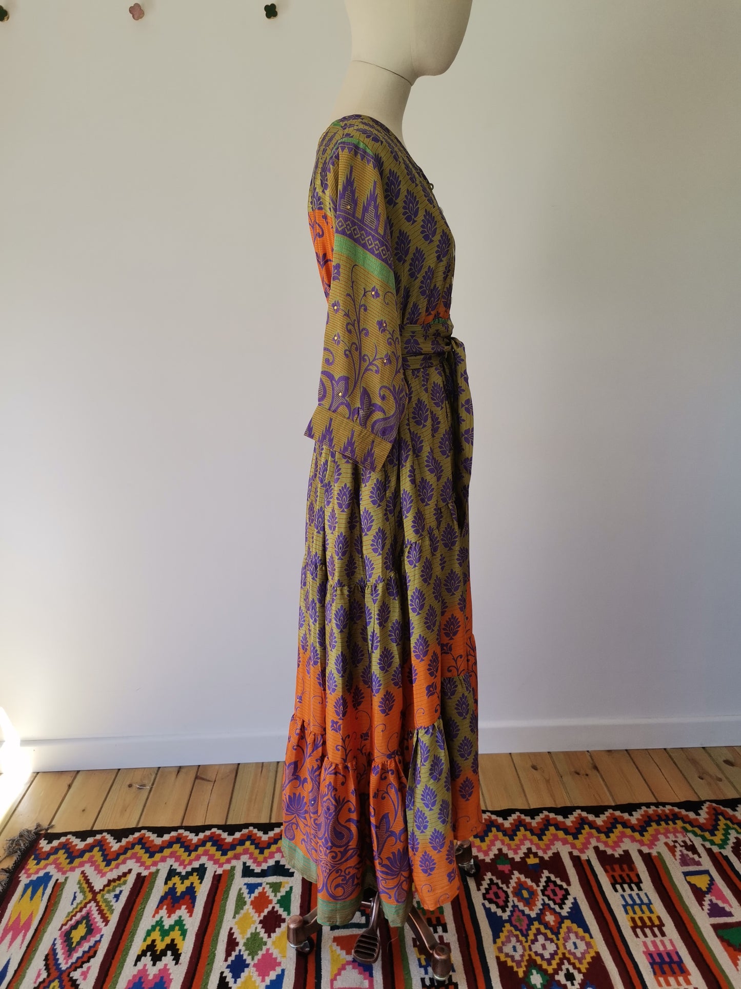 Prairie V-neck Silk Dress L - 035