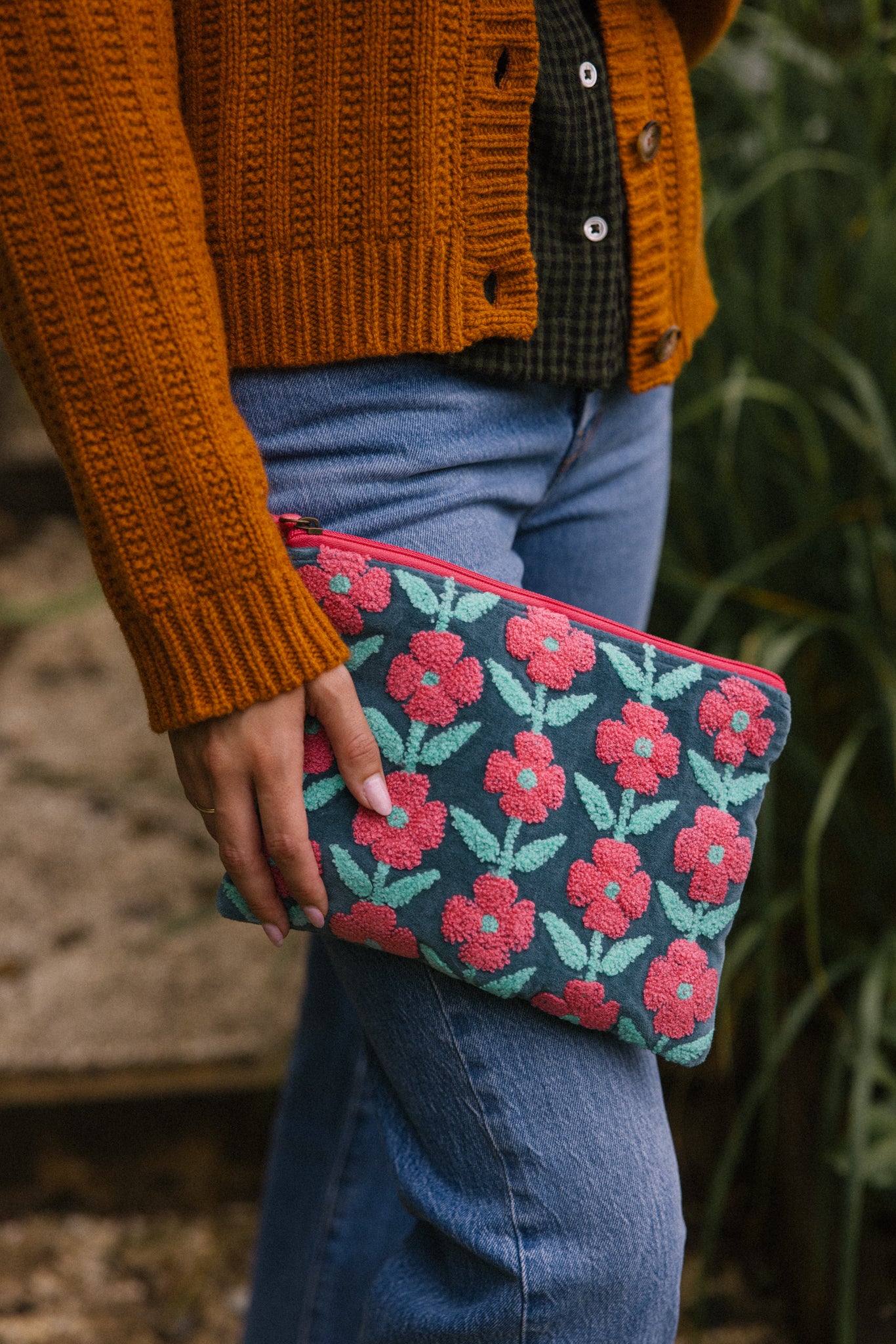 Rambling Flower Pouch - Pink/Aqua