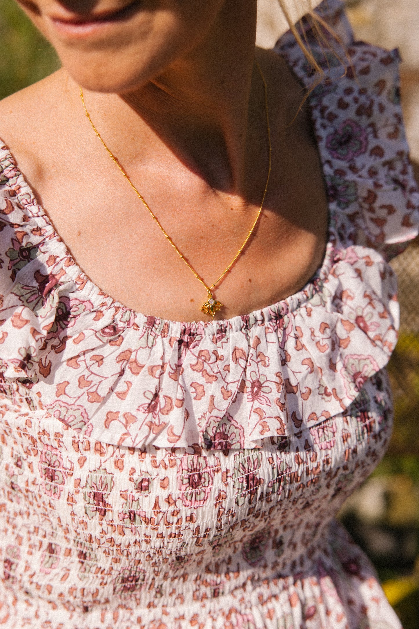 Lotus Necklace Gold -Rainbow Moonstone