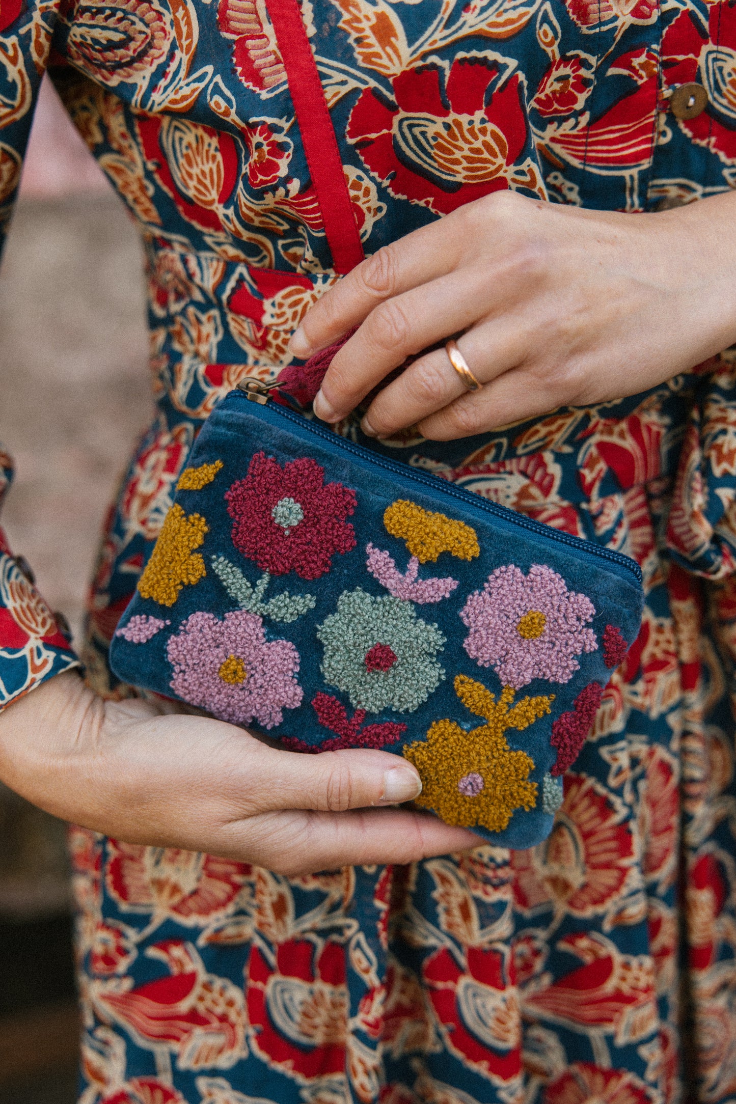 Rambling Flower Pouch - Navy