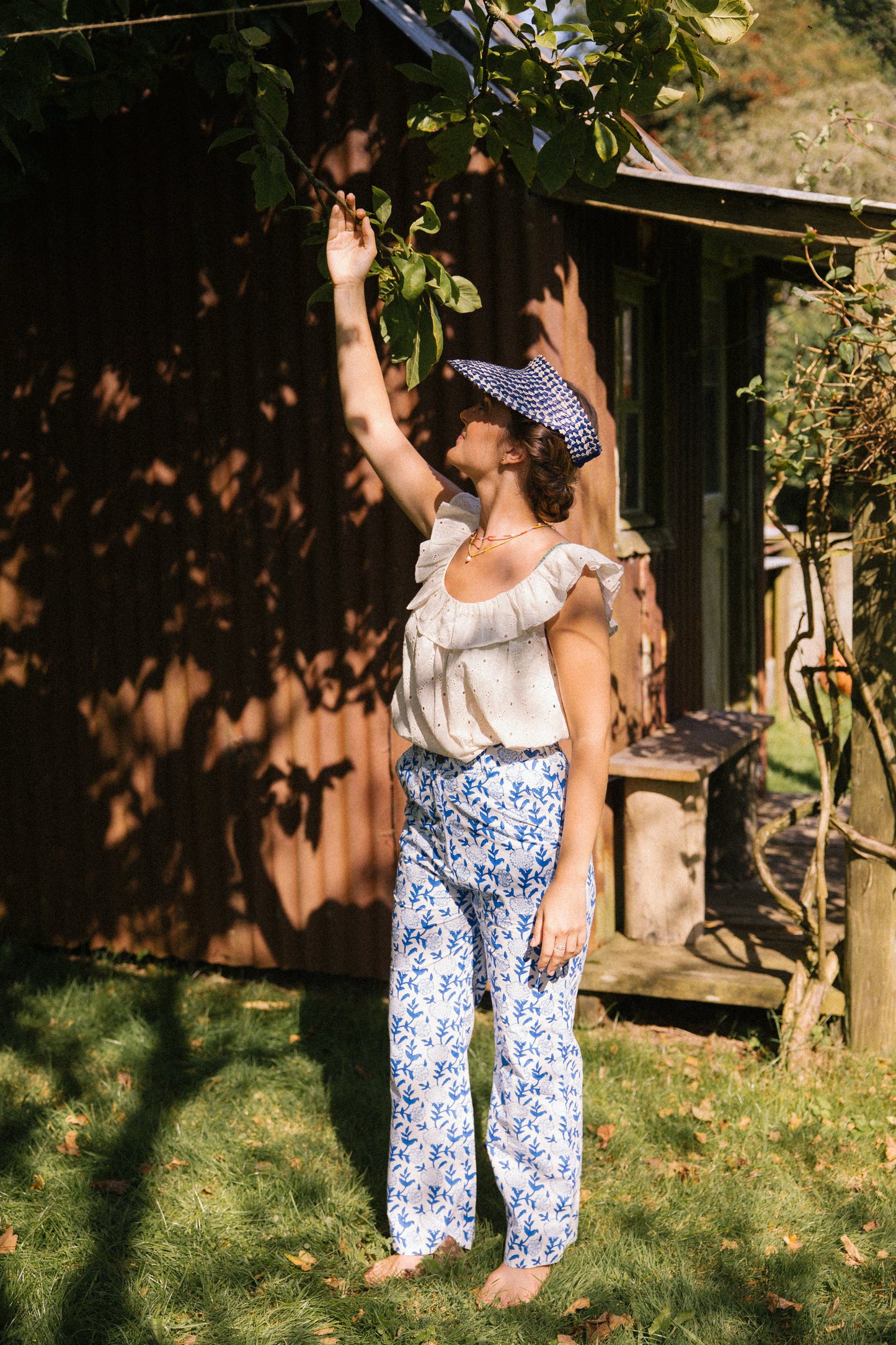 Raffia Sun Visor in Navy