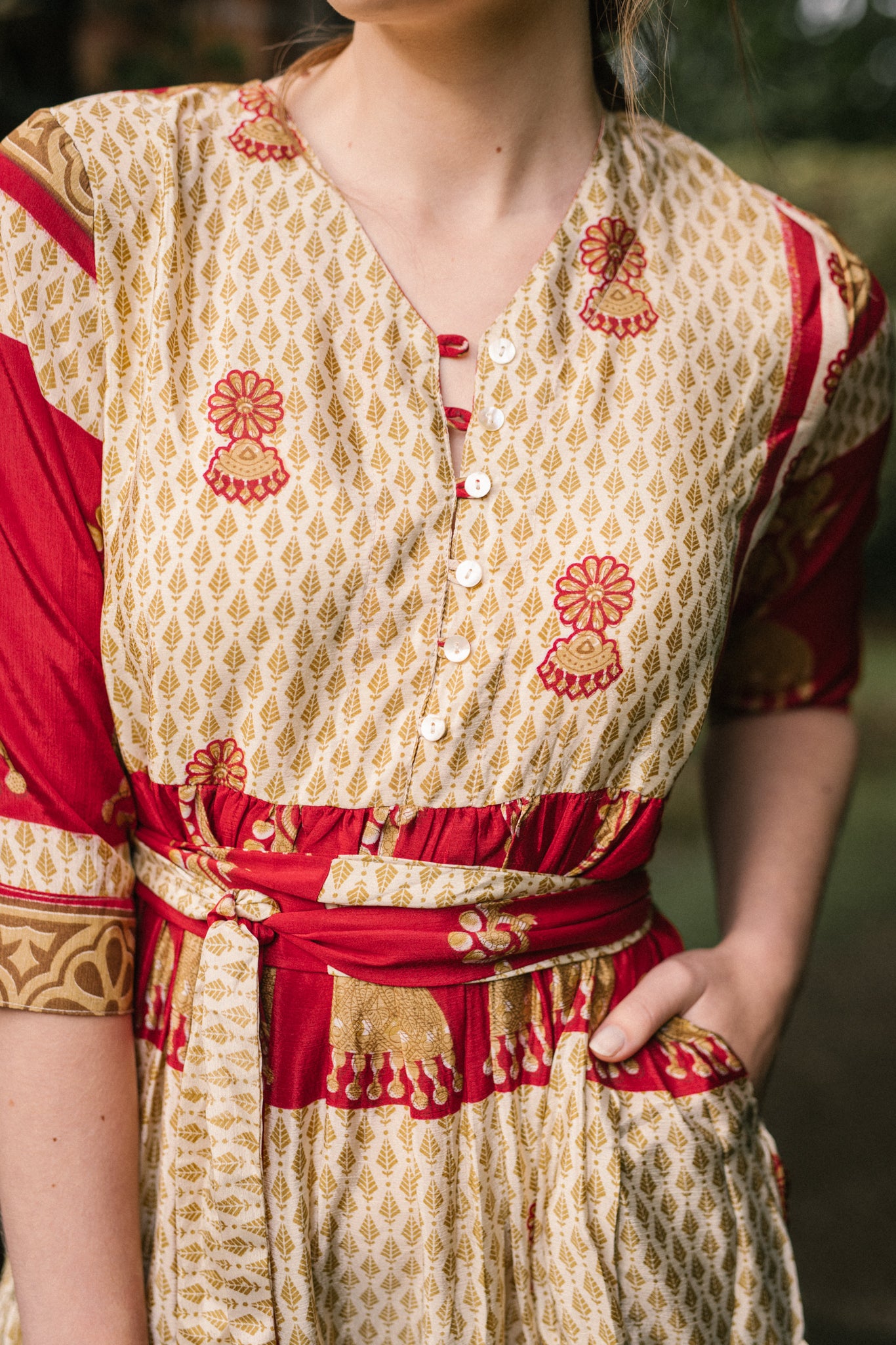 Prairie V-neck Silk Dress S - Gold/Deep Red Print 056