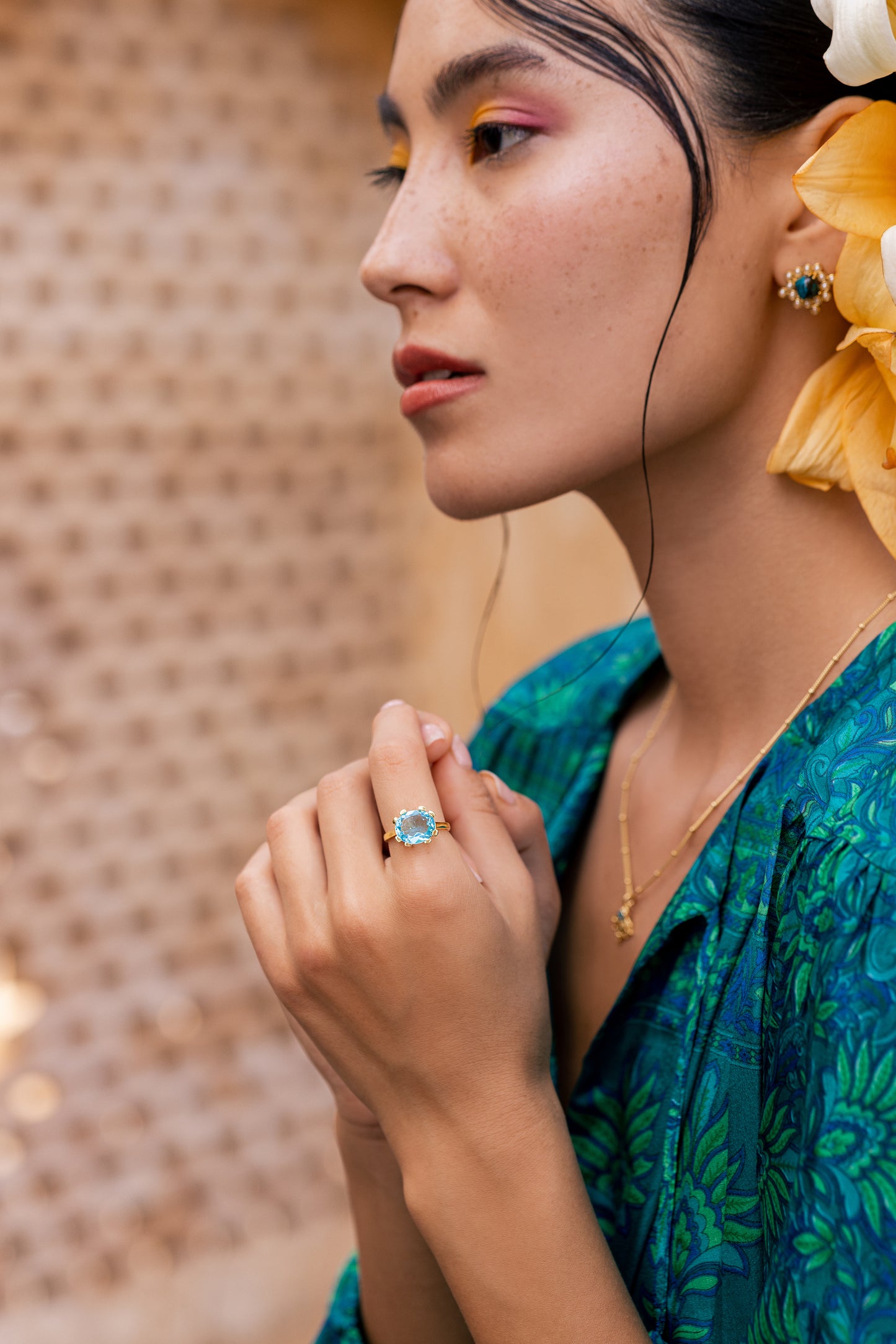 Noa Claw Ring -Gold Blue Topaz