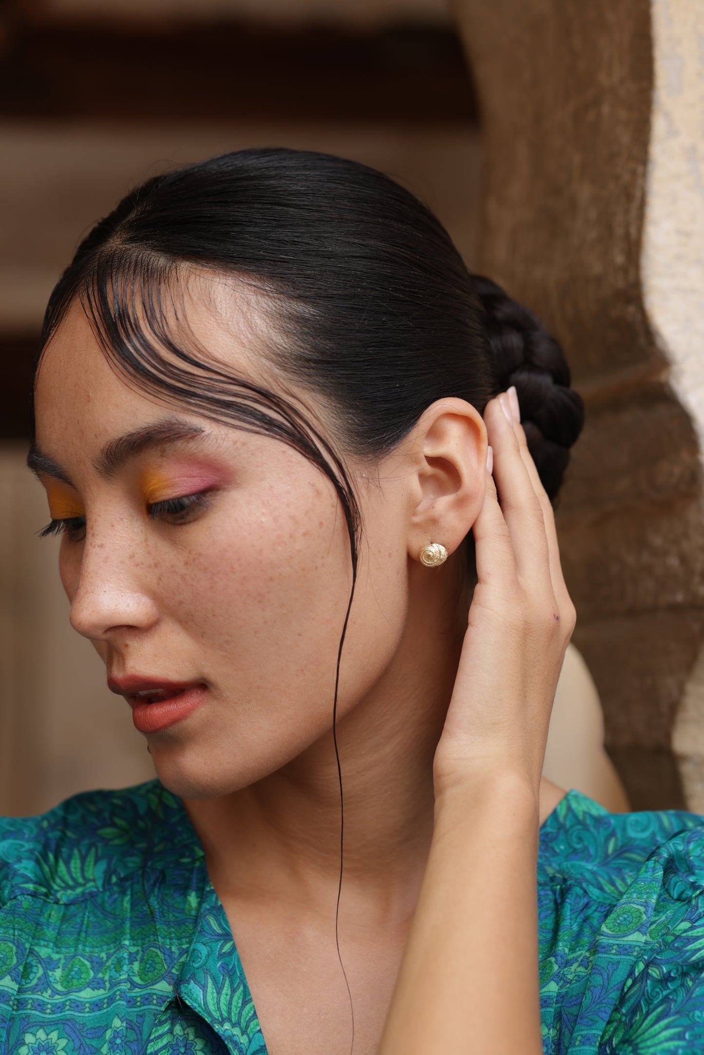 Shell Stud Earrings - Gold