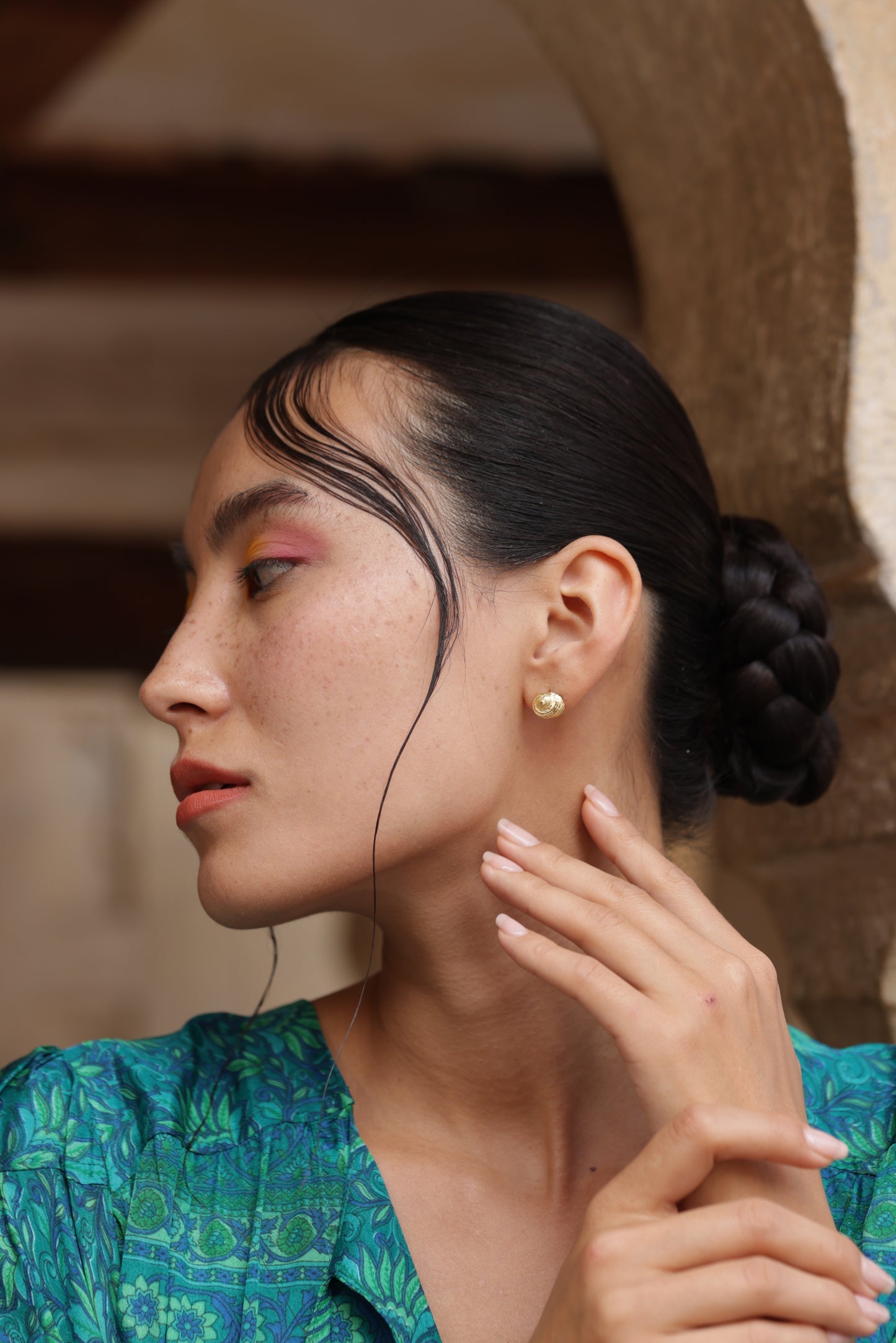 Shell Stud Earrings - Gold