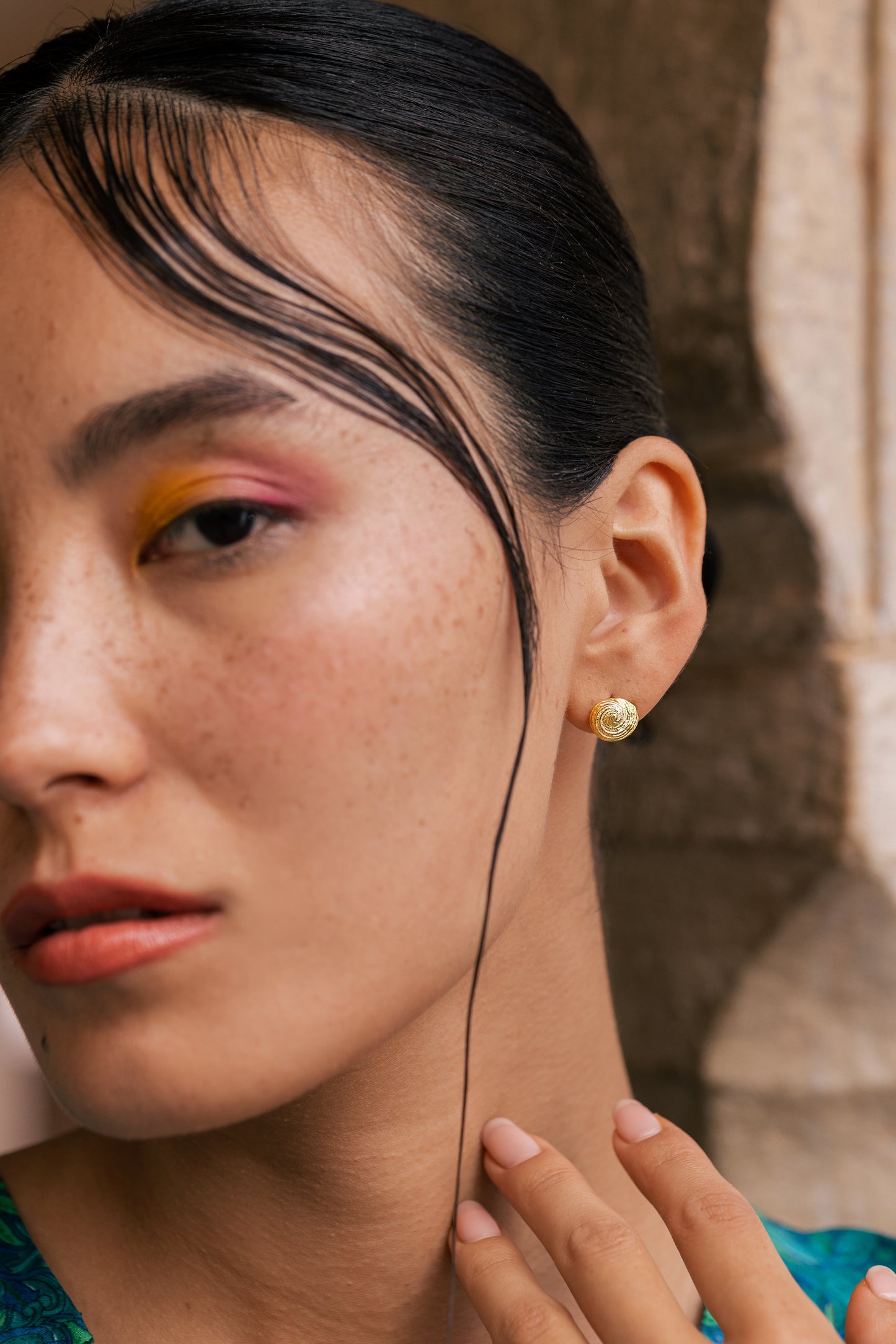 Shell Stud Earrings - Gold