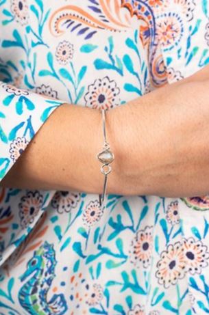 Sterling Silver Single Stone Bracelet in Labradorite