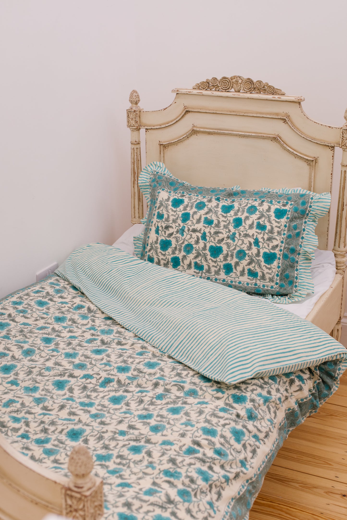 Jasmine Duvet Set in Vintage Blue - Single