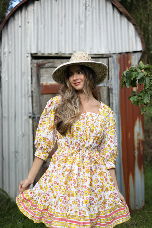 Meadow Dress Short in Sunflower Field