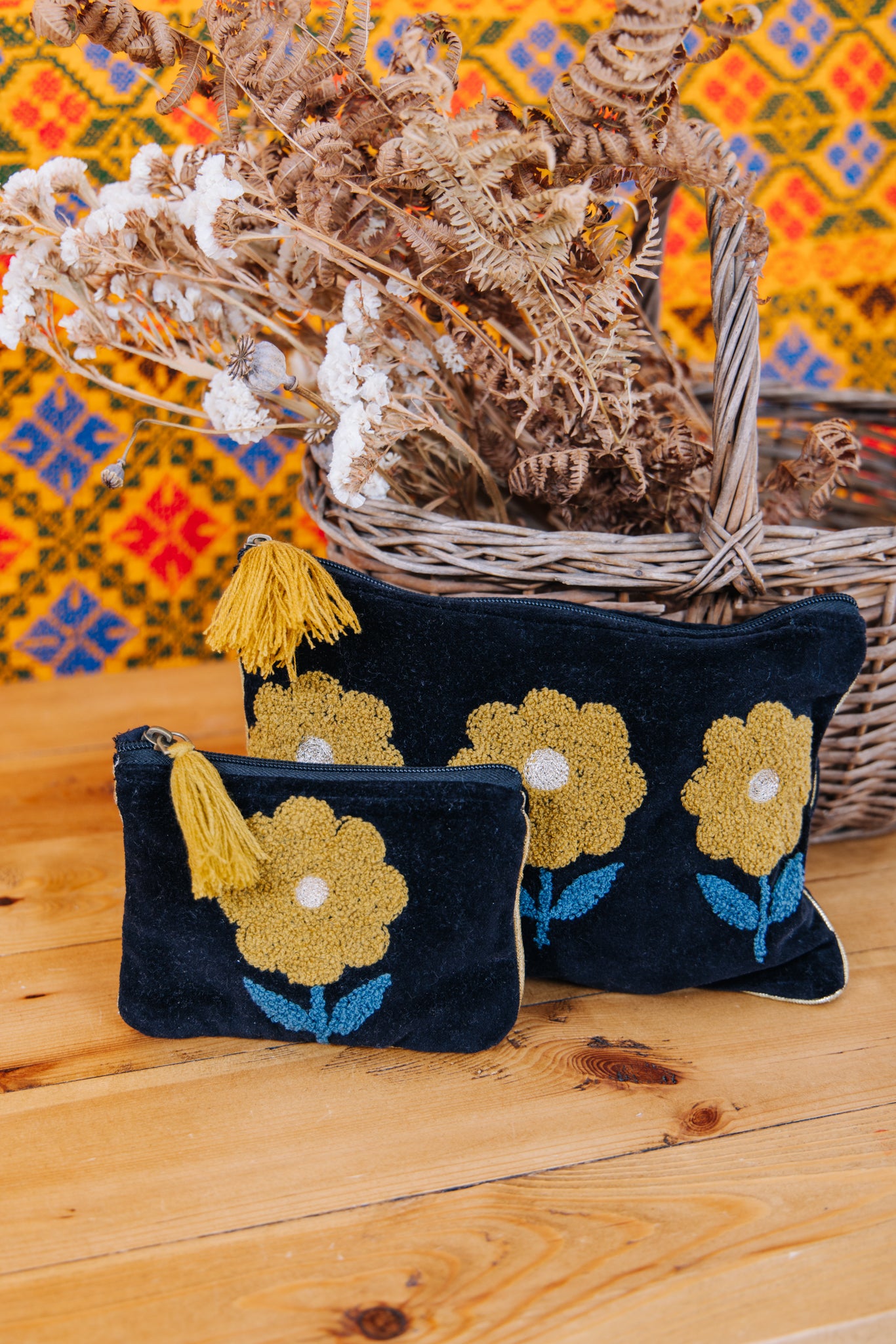 Velvet Triple Flower Pouch in Black