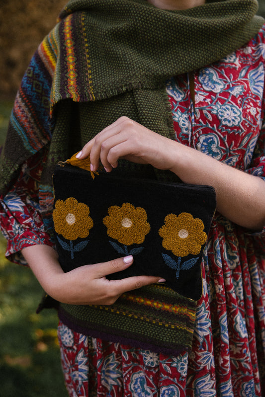 Velvet Triple Flower Pouch in Black