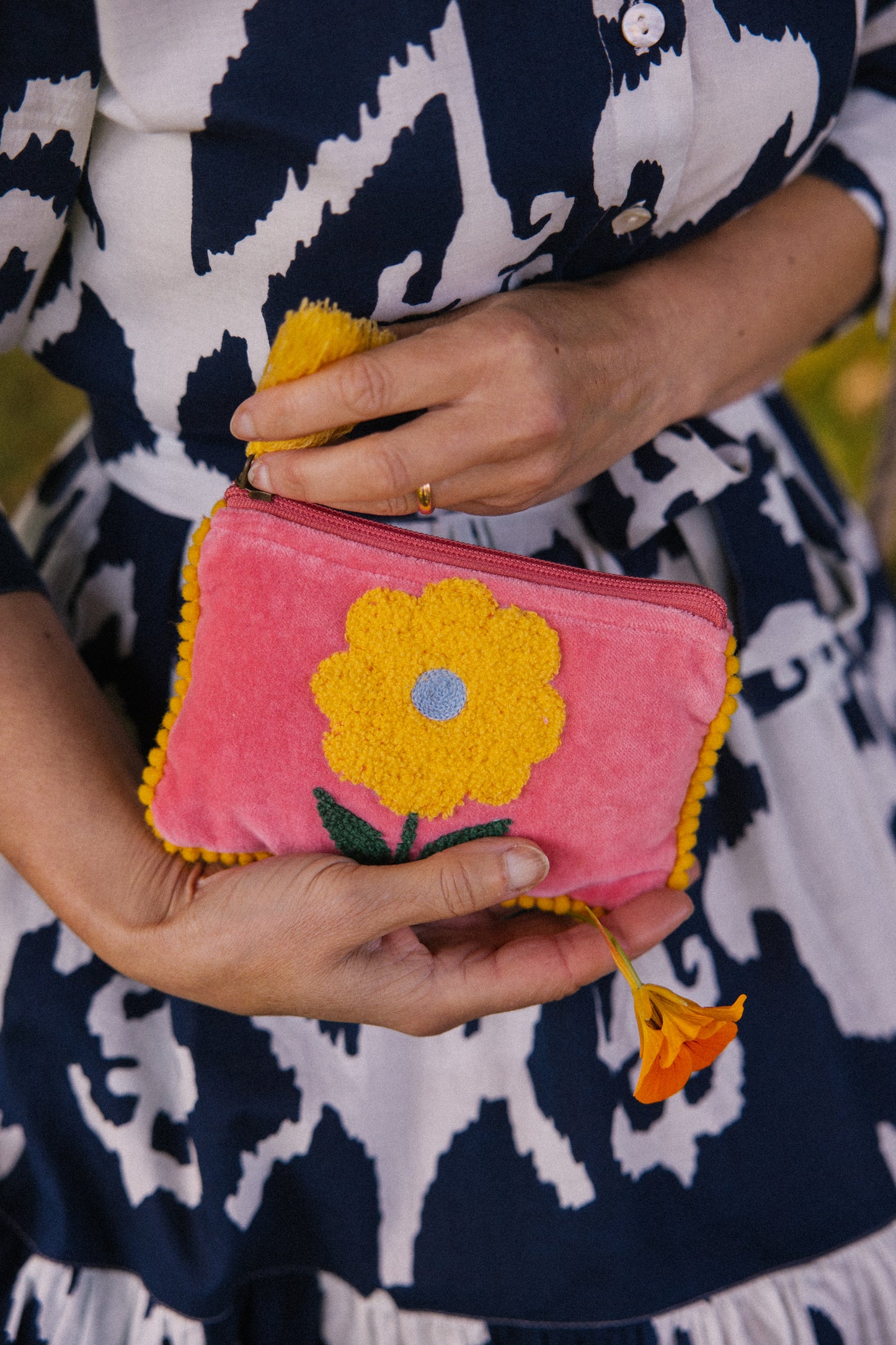 Velvet Single Flower Pouch - Pink & Yellow