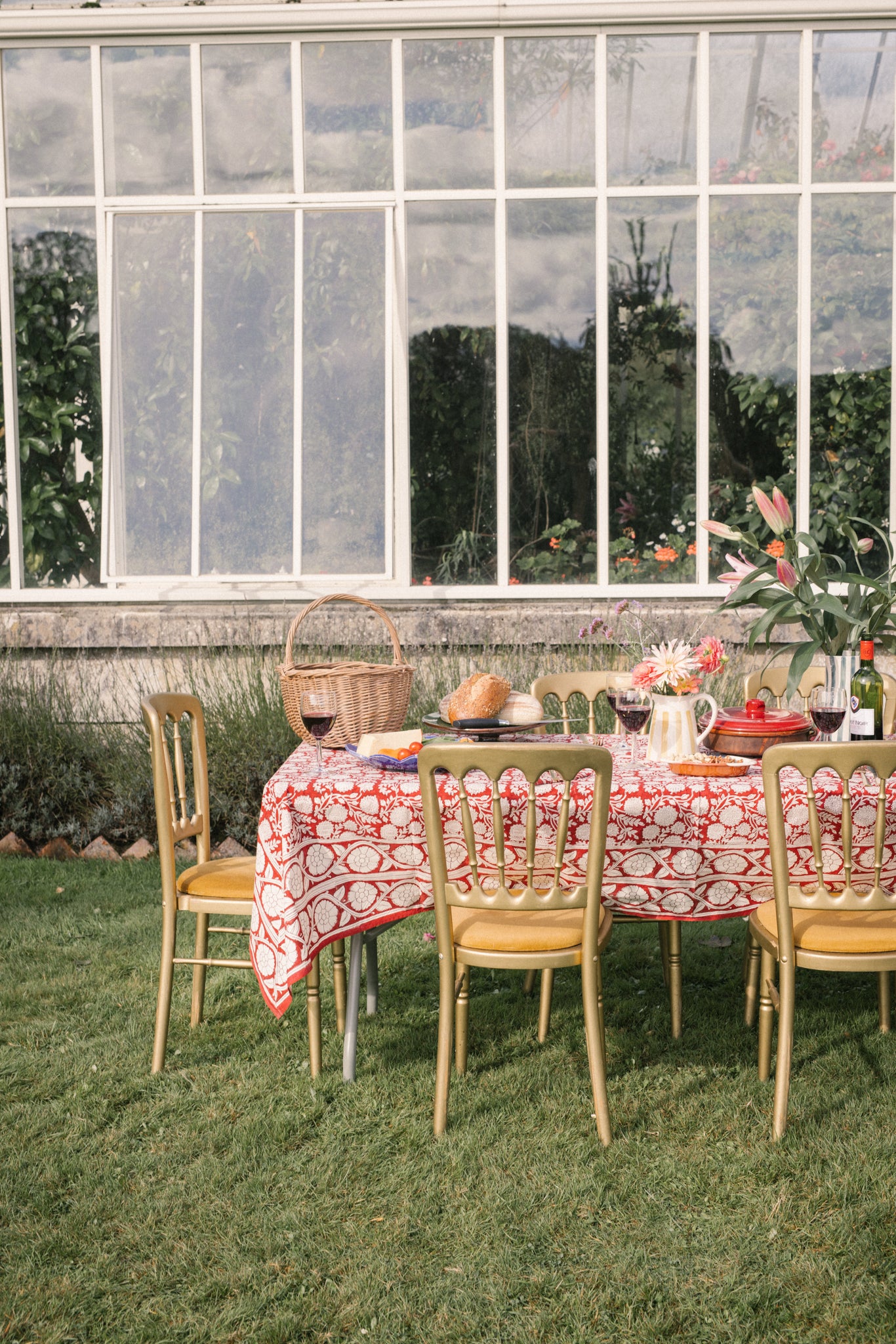 Table Cloth in Crimson Floral