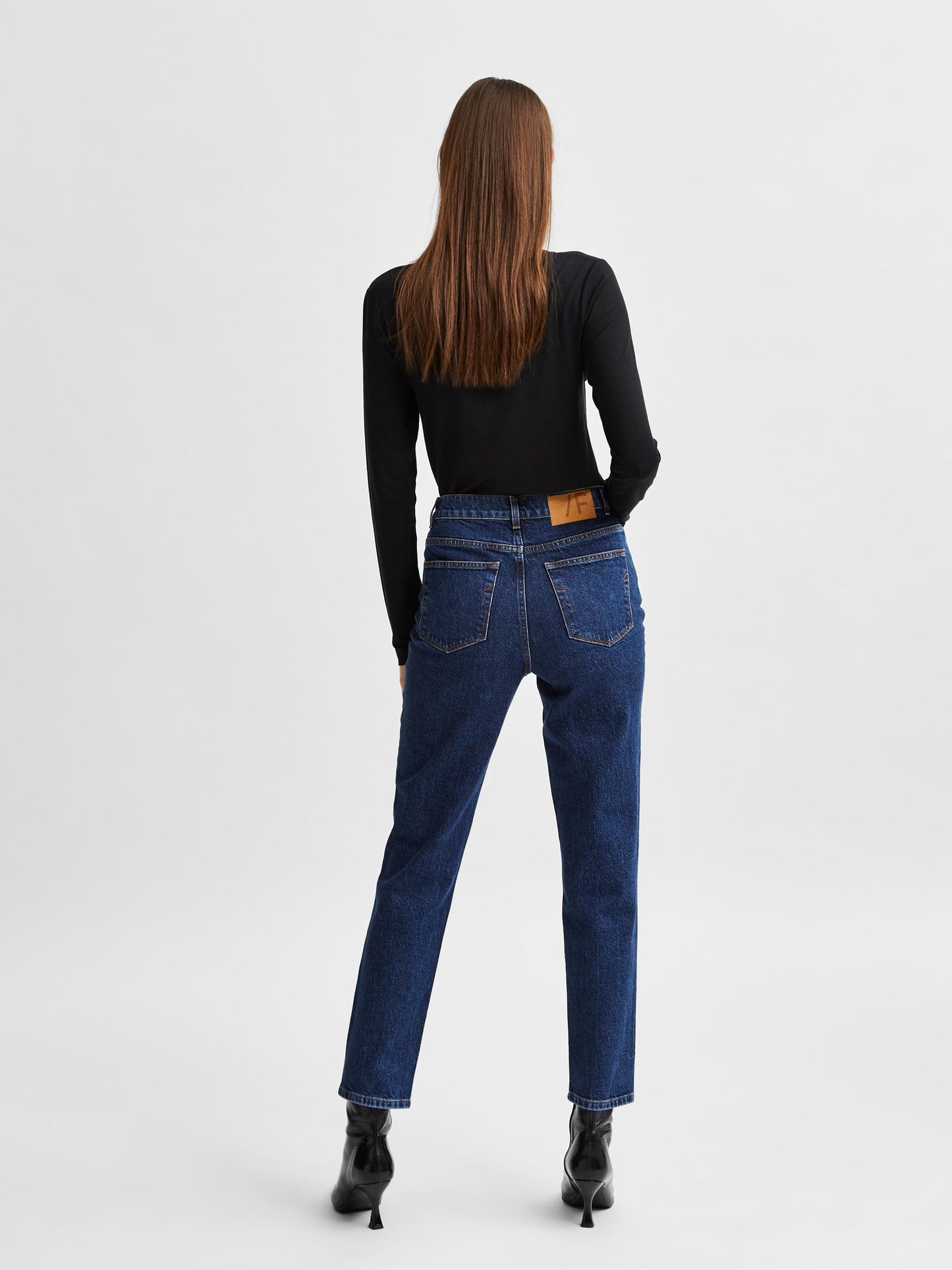 Amy HW Slim Row Jeans in Dark Blue Denim