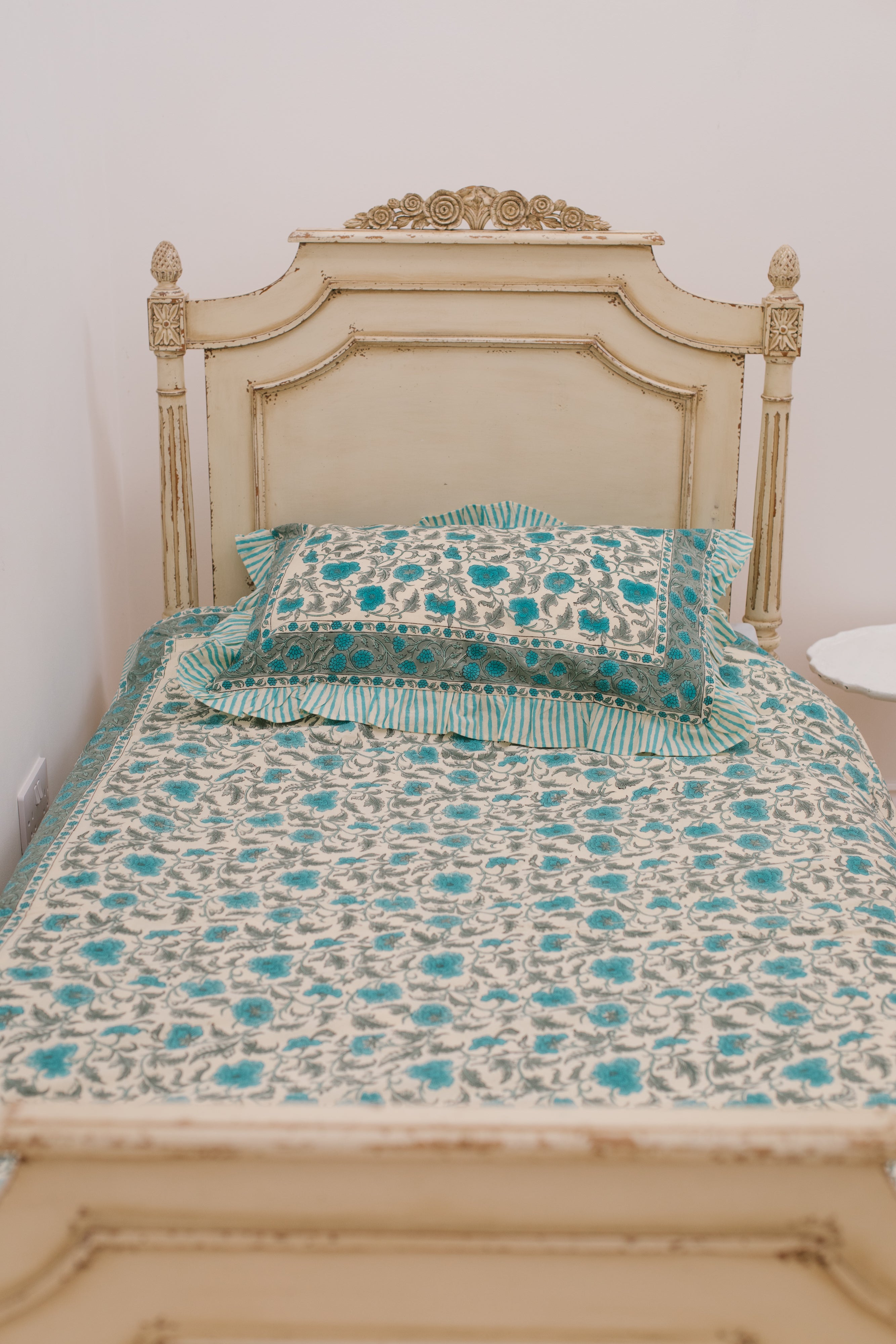 Vintage twin 2024 bed set