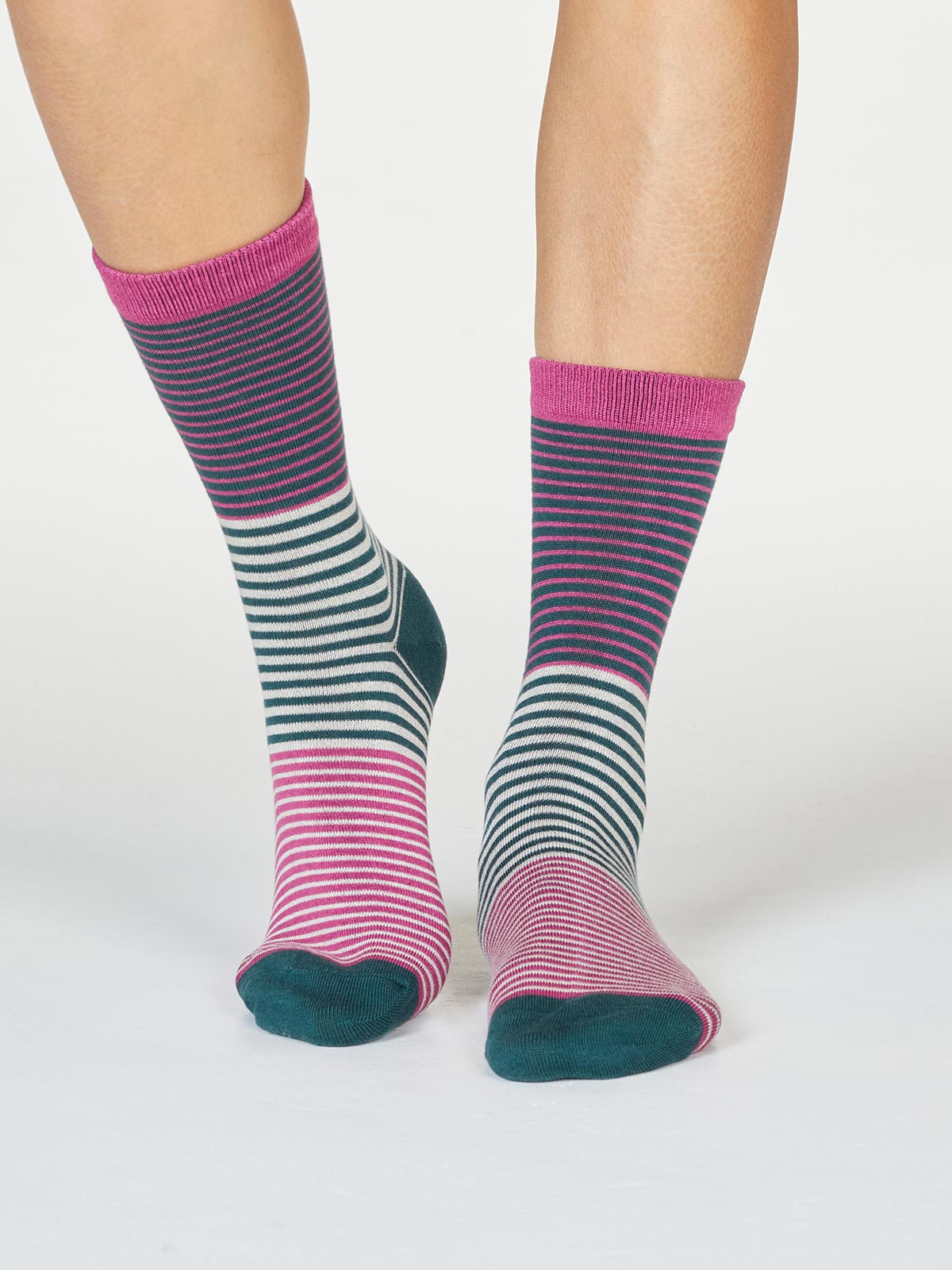 Katleen Stripe Socks in Violet Pink